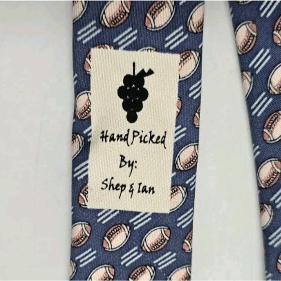 Vineyard Vines Martha's Vineyard FOOTBALLS All Over Print Men's Blue Silk Tie - Picture 6 of 7